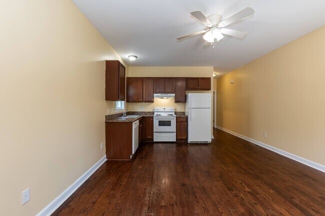 Building Photo - Nice 1 bed/1 bath duplex minutes from downtown Raleigh