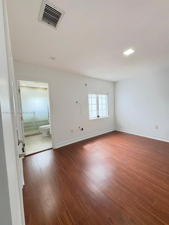 Building Photo - 3172 NE 211th St