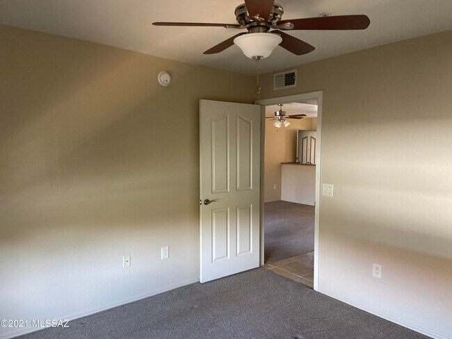 Building Photo - 5751 N Kolb Rd