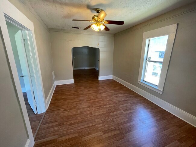 Building Photo - 1804 W 5th St