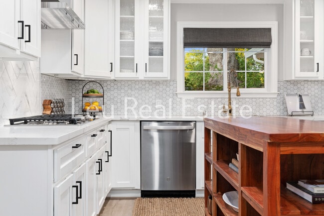 Building Photo - 3777 De Sabla Rd
