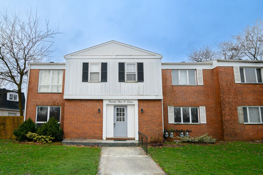 Building Photo - 2403 W 63rd Ave