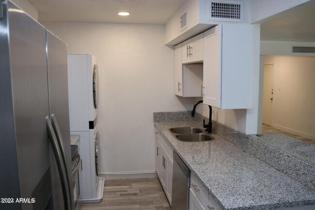 Building Photo - 3828 N 32nd St