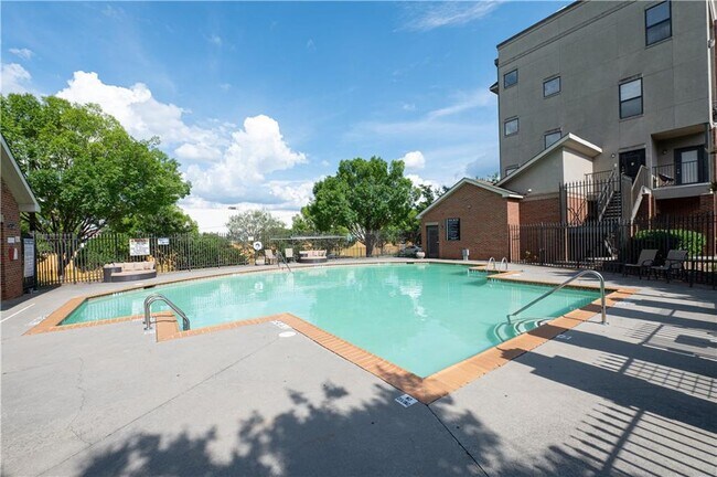 Building Photo - 898 Oak St SW