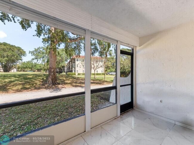 Building Photo - 371 S Hollybrook Dr