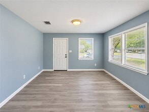Building Photo - 709 W Avenue D