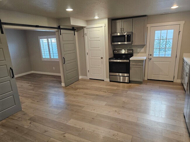 Building Photo - 13067 Twisted Oak Dr