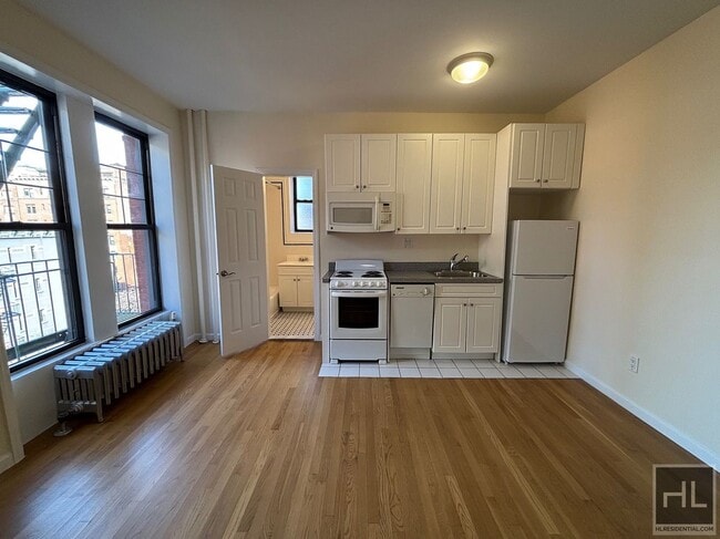 Building Photo - 53 W 72nd St