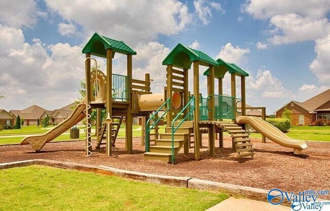 Building Photo - 324 Falling Water Ln SW