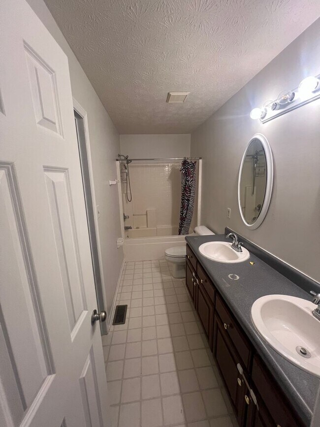 Building Photo - Beautiful 4 bedroom home in Canary Creek