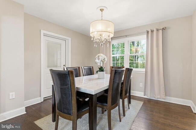 Building Photo - 5642 Jefferson Blvd