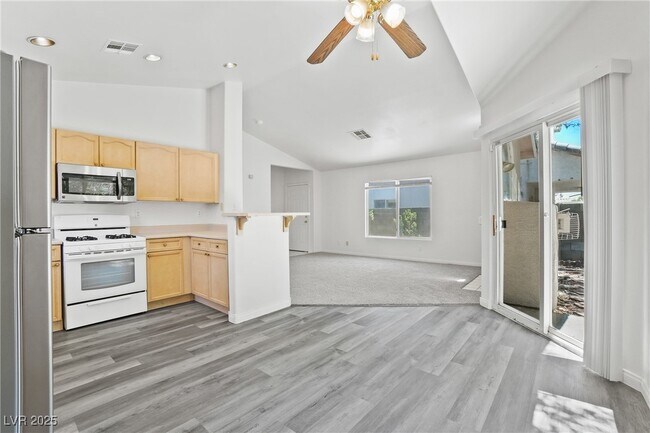 Building Photo - 8473 Birthstone Ave