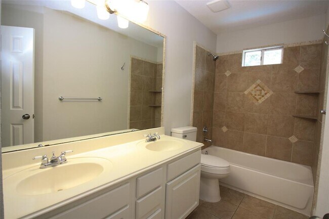Building Photo - 5503 Medallion Pointe Ct