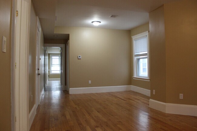 Building Photo - 740 Bennington St