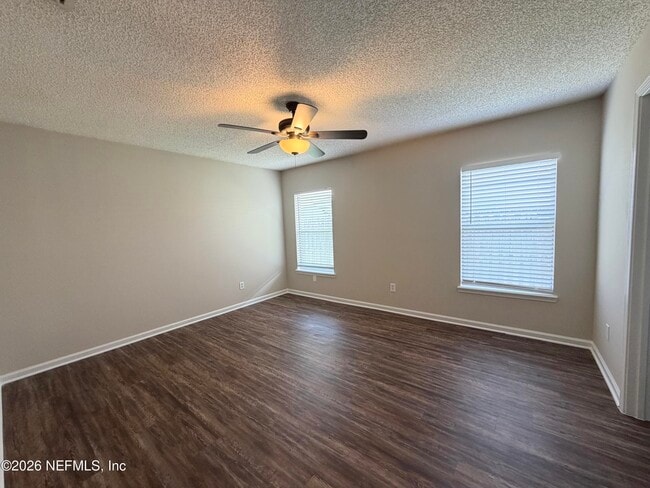 Building Photo - 6902 Southern Oaks Dr W