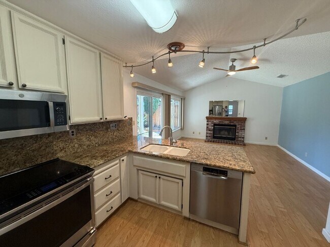 Building Photo - Modern 4 Bedroom One Story *Vacaville