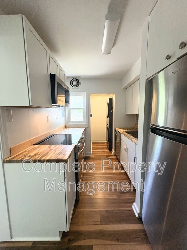 Building Photo - 1731 Valley Ave