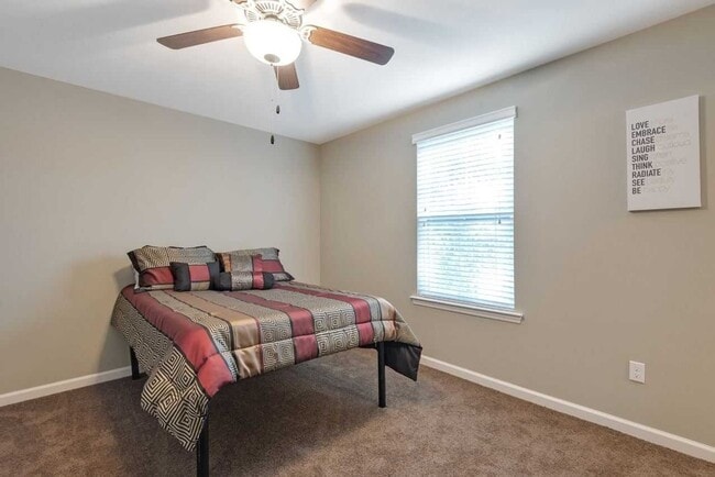 Building Photo - Modern 3-Bed, 3-Bath Townhome with Stylish...