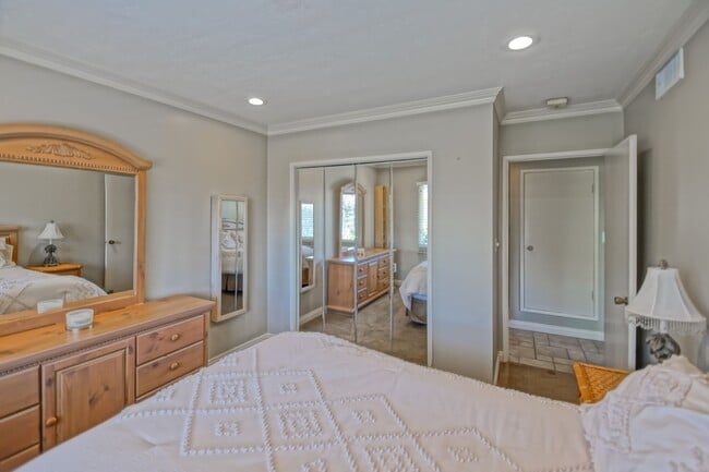Building Photo - FULLY FURNISHED, CHARMING & AIRY, 4BR2BA MONTEMALAGA HILLTOP HOME W/ “QUEENS NECKLACE” VIEWS, 2-C...