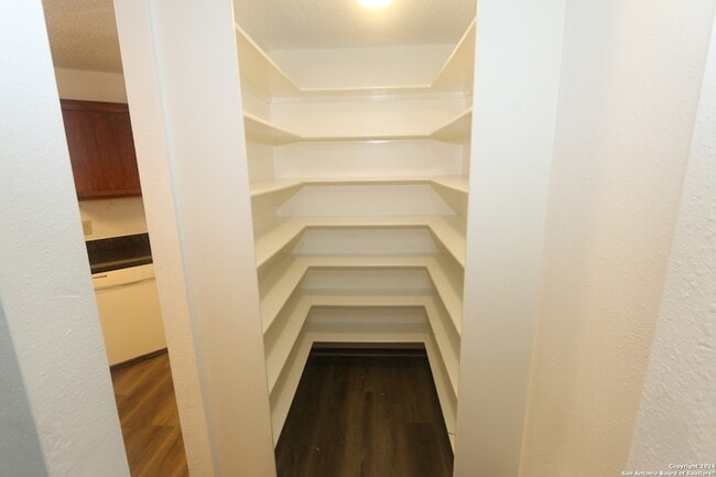 Building Photo - 6943 Sunshine Tree Dr