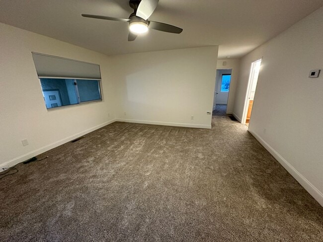 Building Photo - Lease break: Single Story Duplex