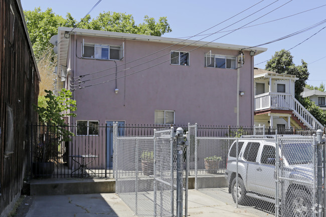 Building Photo - 2425 N St