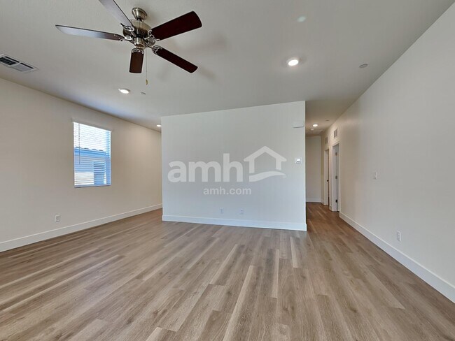 Building Photo - 545 Silverbell Fls Pl