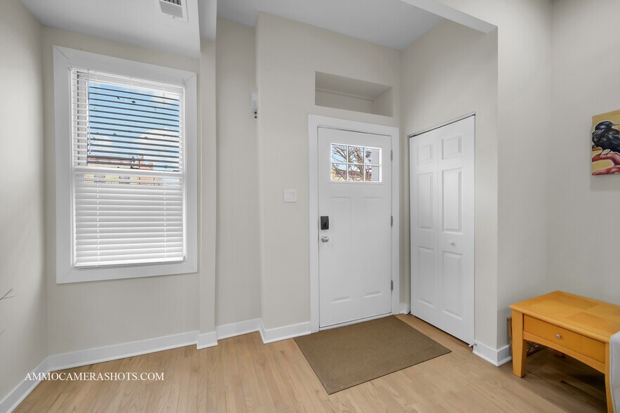 Building Photo - 814 S Leavitt St