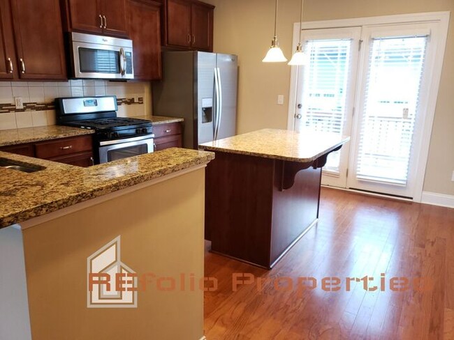 Building Photo - Lovely 3 Story 3 Bedroom 3.5 Bath 1 Car-Ga...
