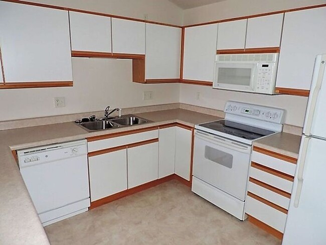 Building Photo - $1,325 | 2 Bedroom, 2 Bathroom Condo | No ...