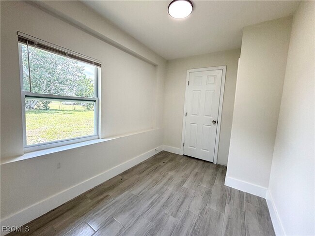 Building Photo - 581 Wood Ave