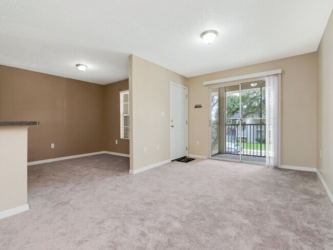 Building Photo - Park Lake — 1 Bed / 1 Bath + Den | Upstairs Condo | Brandon, FL