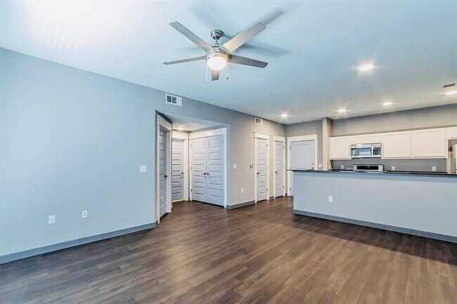 Building Photo - 200 Maple Ln