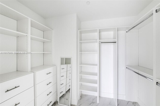 Building Photo - 2000 Metropica Wy