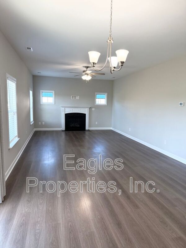 Building Photo - 117 Kenbridge Ln