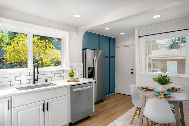 Building Photo - Updated 3-bedroom Bungalow