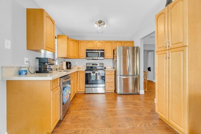 Building Photo - 1499 Yellowthroat St