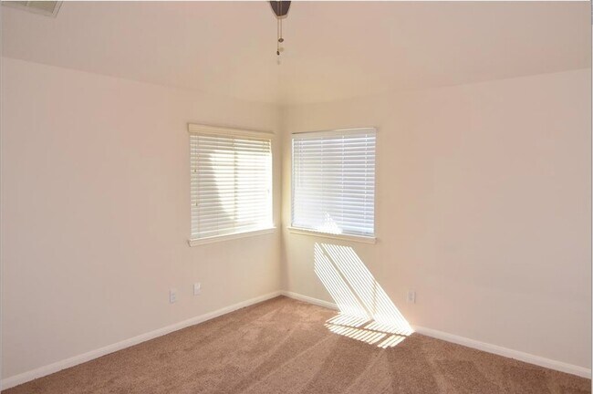 Building Photo - 6702 Albion Cresent Dr