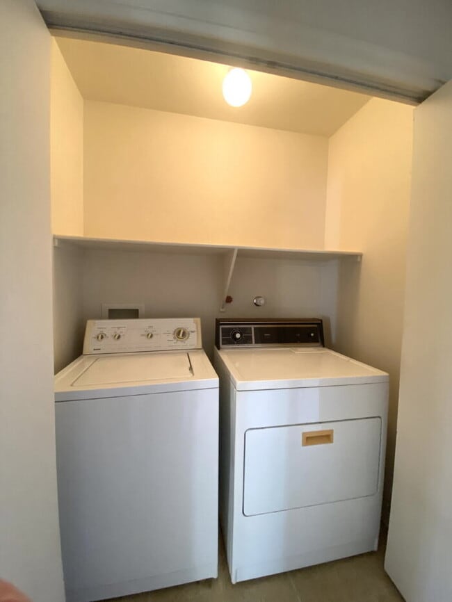 Building Photo - GATED COMMUNITY - 3 Bedroom w/Loft