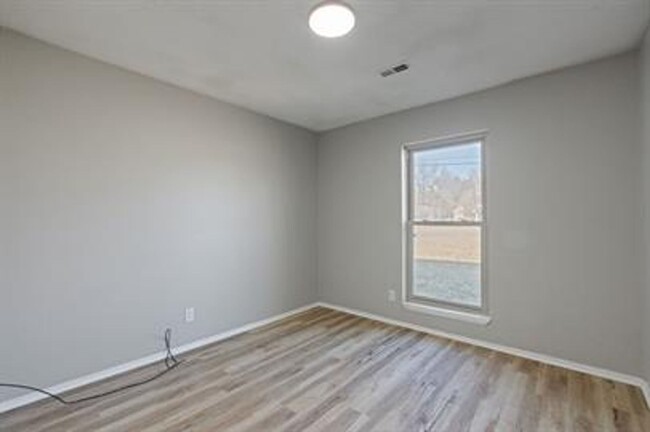 Building Photo - Beautifully Remodeled Home in a Prime Hunt...