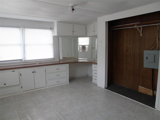 Building Photo - 910 Bunton Ln