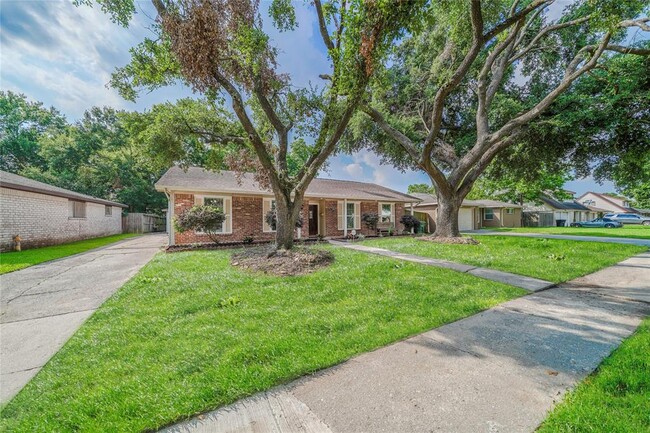 Building Photo - 10915 Sagecrest Ln
