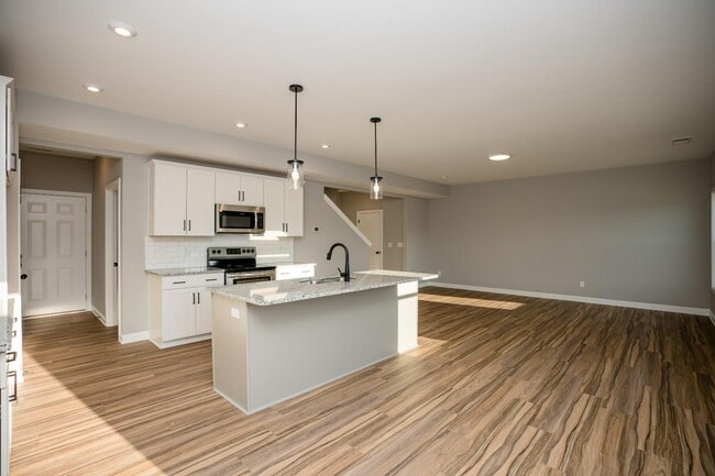 Building Photo - 924 Camden Ct