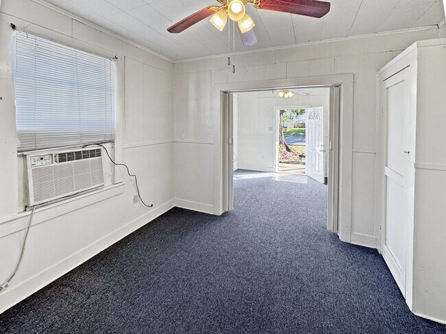 Building Photo - 661 Victory Dr