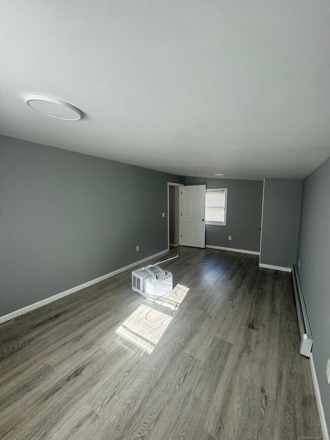 Building Photo - 290 Orange St