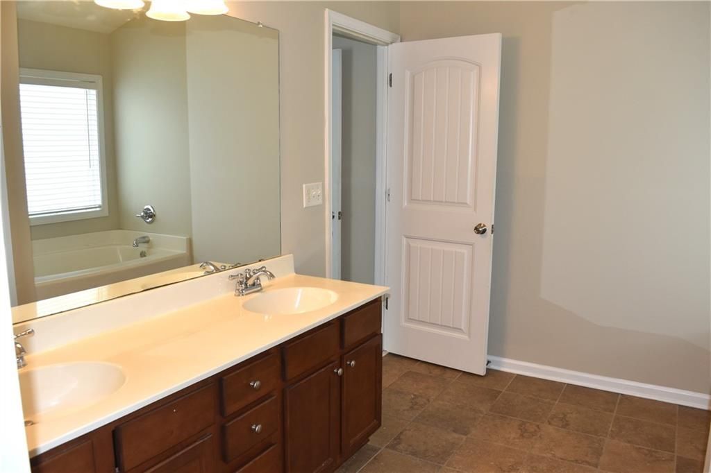 Building Photo - 3327 Edenridge Ct