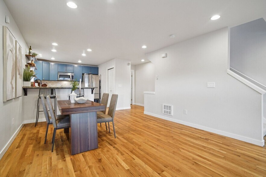 Building Photo - 926 N 96th St