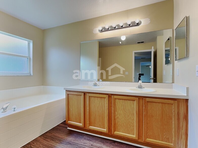 Building Photo - 14610 Rockledge Grove Ct