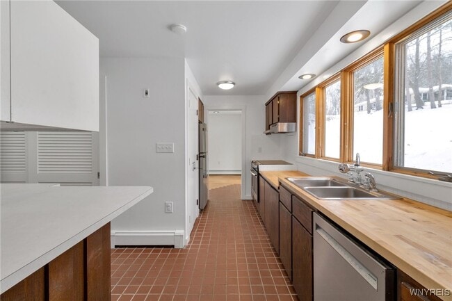 Building Photo - 2955 E Church St