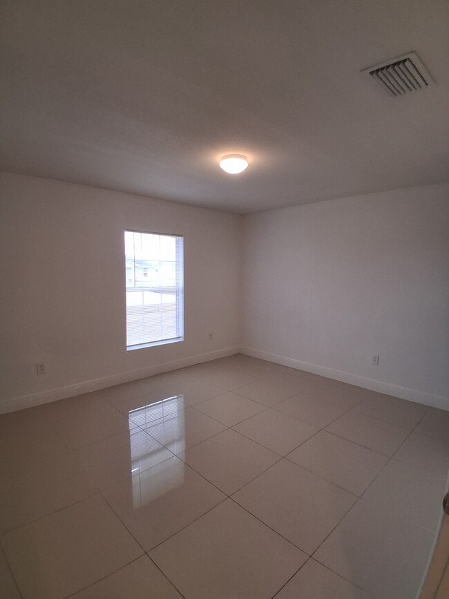 Building Photo - 9007 Meadow Cir